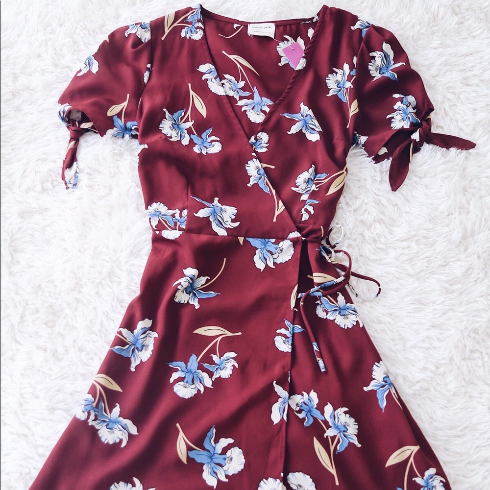 Red floral wrap dress - Picture 2 of 4